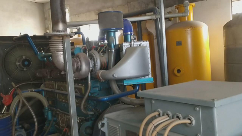 緇柴200kw燃?xì)獍l(fā)電機(jī)組運(yùn)行現(xiàn)場(chǎng)